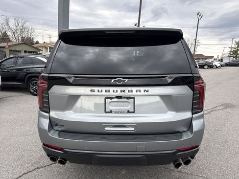 Used 2025 Chevrolet Suburban Z71 image 4