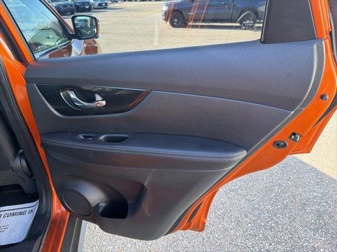 Used 2018 Nissan Rogue SL w/ Premium Package image 15