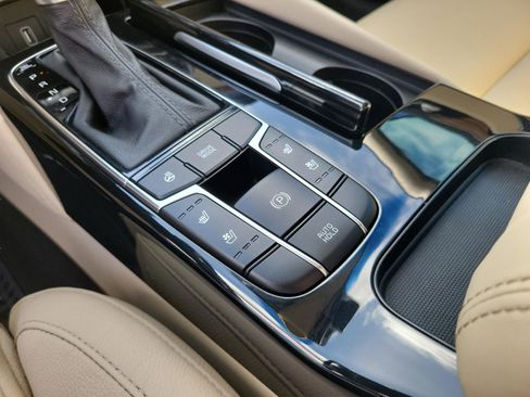 Used 2017 Kia Cadenza Technology image 27