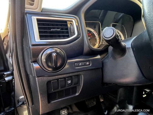 Used 2017 Nissan Titan S image 29