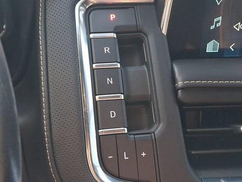 Used 2023 Chevrolet Tahoe Premier AWD/4WD image 14