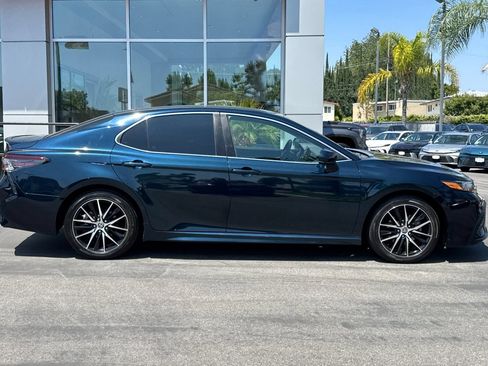 Used 2021 Toyota Camry SE FWD image 4