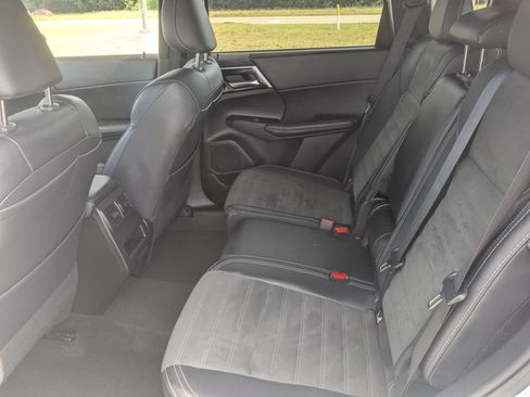 Used 2024 Mitsubishi Outlander SE Black Edition FWD image 32