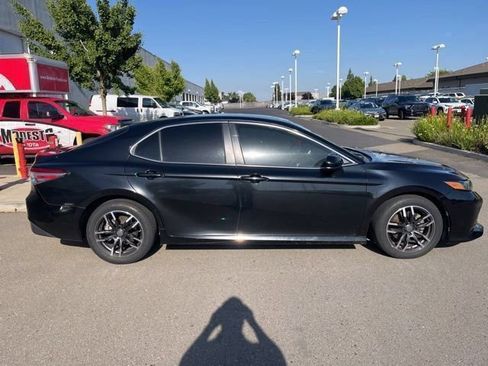 Used 2018 Toyota Camry LE FWD image 4