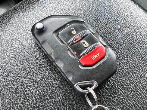 Used 2021 Jeep Wrangler Unlimited Sport AWD/4WD image 31