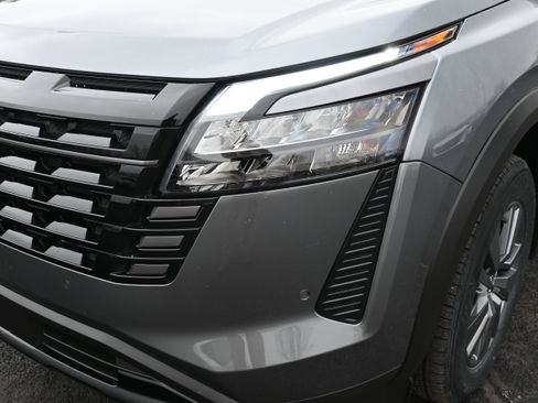 New 2026 Nissan Pathfinder SV image 12