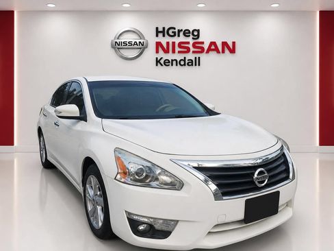 Used 2015 Nissan Altima 2.5 SV w/ Convenience Package FWD image 3