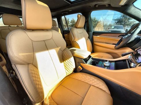 New 2025 Jeep Grand Cherokee Summit image 14