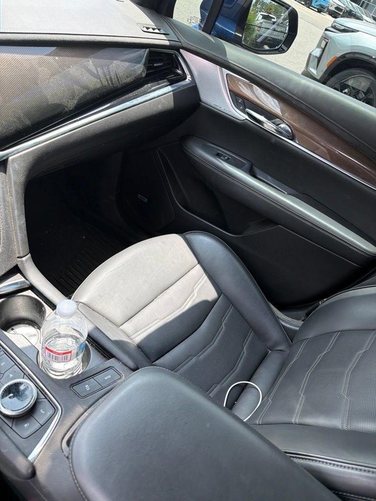 Used 2023 Cadillac XT6 Premium Luxury w/ Platinum Package AWD/4WD image 47