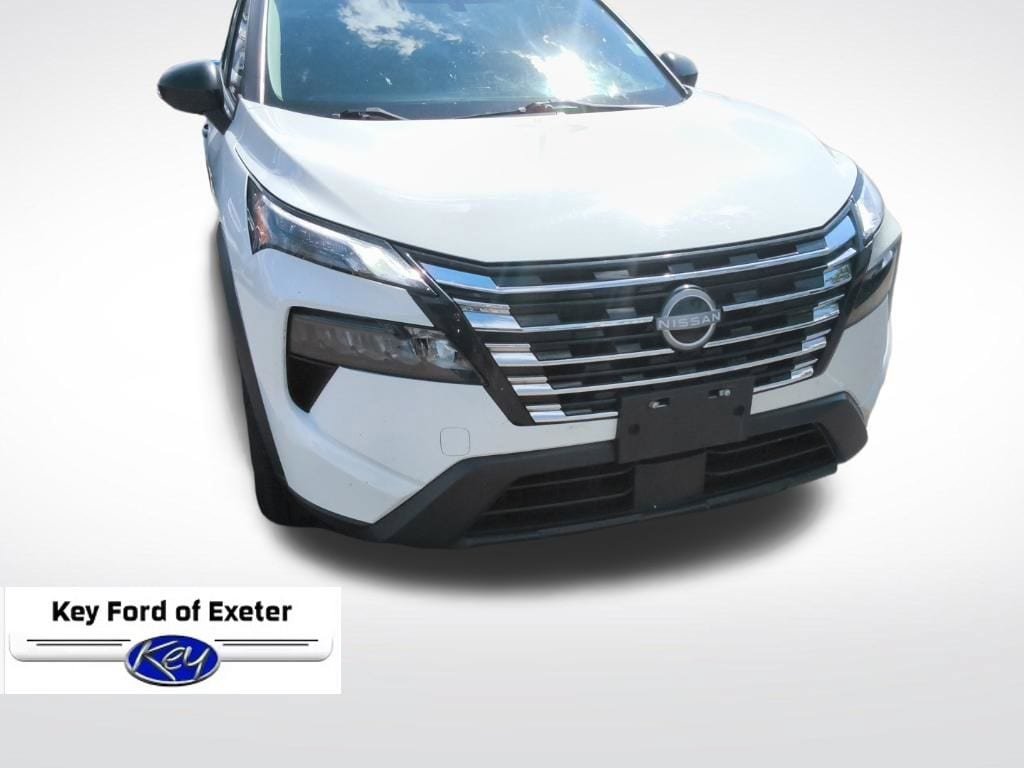 Used 2024 Nissan Rogue S AWD/4WD image 2