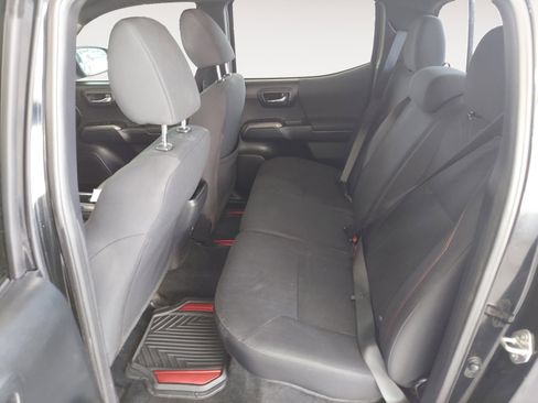 Used 2018 Toyota Tacoma TRD Sport w/ Technology Package image 22