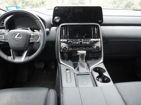 Used 2026 Lexus LX 600 4WD w/ Accessory Package (Z1) image 13
