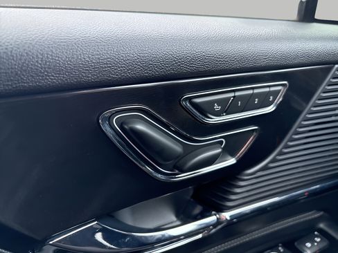 Used 2022 Lincoln Corsair Reserve image 9