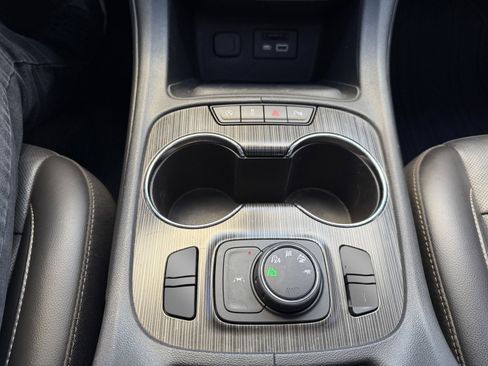 Used 2021 GMC Acadia SLT w/ Premium Package image 34