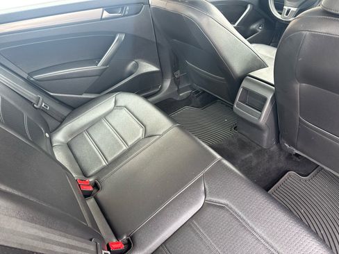 Used 2015 Volkswagen Passat 1.8T Limited Edition image 13