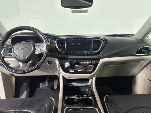 Certified 2022 Chrysler Pacifica Limited image 16