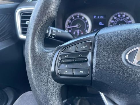 Used 2021 Hyundai Venue SE image 18