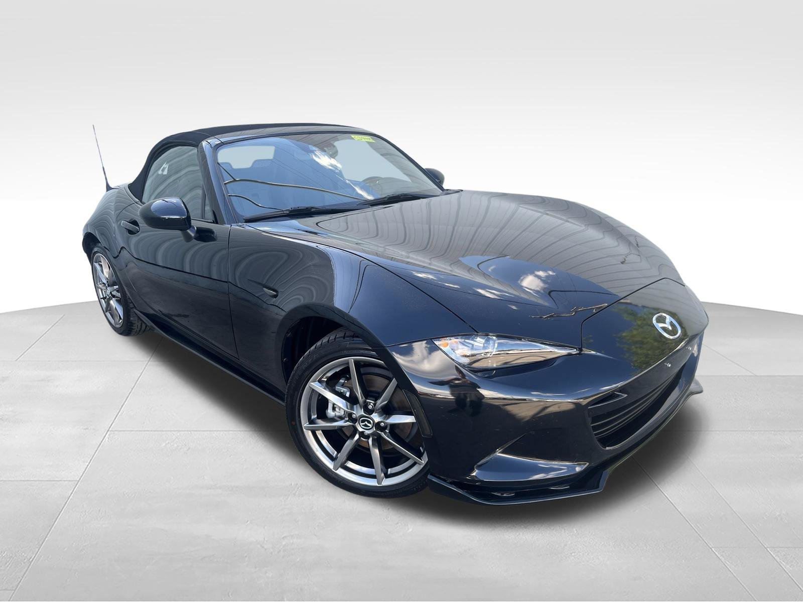 Used 2023 MAZDA MX-5 Miata Grand Touring RWD image 3