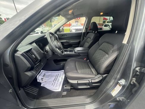 Used 2023 Nissan Pathfinder S FWD image 17
