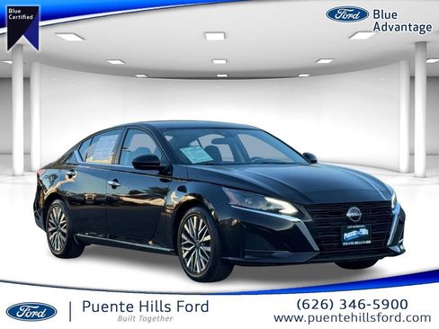 Used 2023 Nissan Altima 2.5 SV image 1