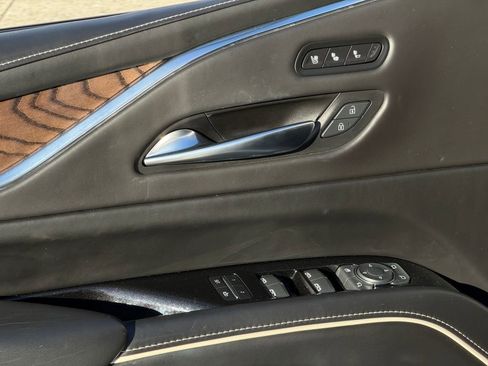 Used 2021 Cadillac Escalade Premium Luxury Platinum image 12