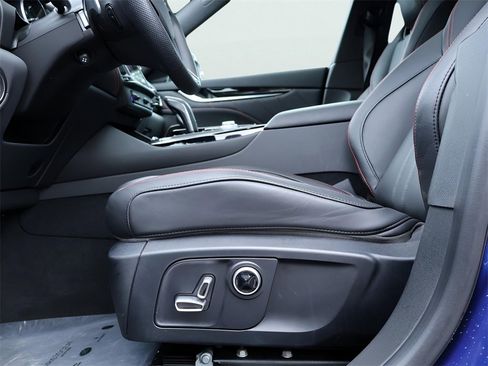 Used 2024 Maserati Levante GT Ultima image 35