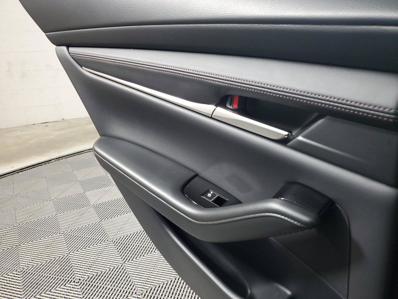 Certified 2025 MAZDA MAZDA3 s FWD image 18