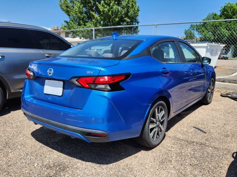 Used 2021 Nissan Versa SV FWD image 3