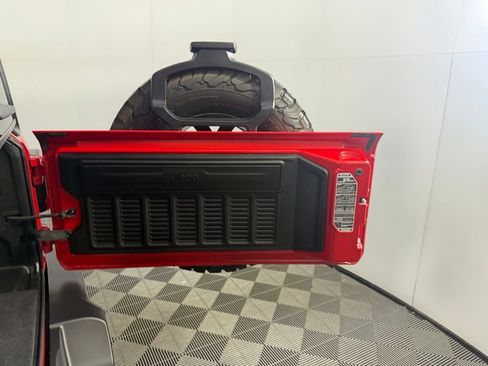Used 2025 Jeep Wrangler Unlimited Rubicon 4xe w/ Safety Group AWD/4WD image 30