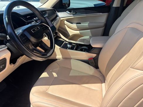 Used 2022 Jeep Grand Cherokee L Limited image 9