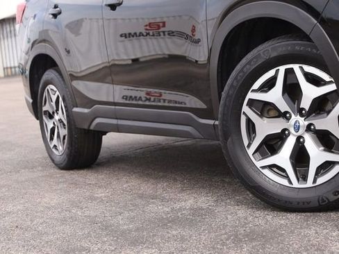 Used 2022 Subaru Forester Premium image 3