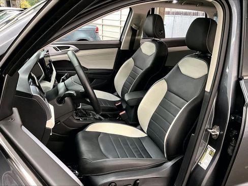 Used 2025 Volkswagen Taos SEL w/ Black Wheel Plus Package image 27