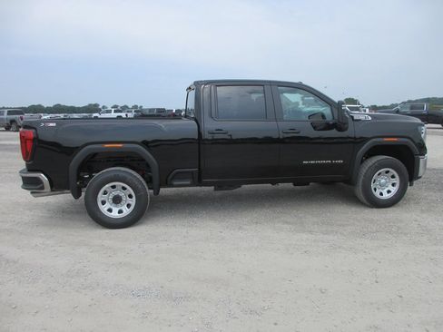 New 2026 GMC Sierra 2500 Pro AWD/4WD image 3