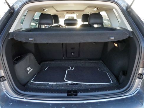 Certified 2022 Volkswagen Taos SE w/ Panoramic Sunroof Package image 18