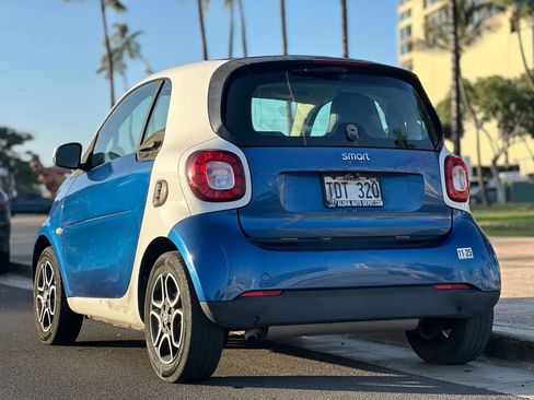 Used 2017 smart fortwo passion image 3