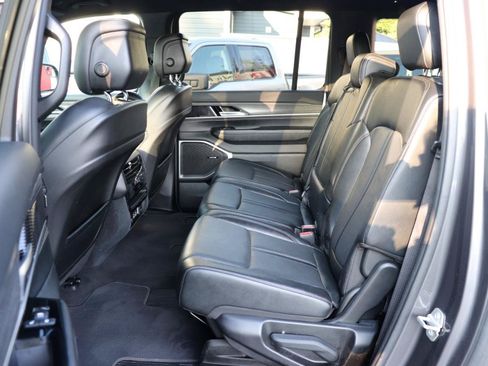 Used 2024 Jeep Wagoneer L Series III w/ Flexible Seating Group AWD/4WD image 12
