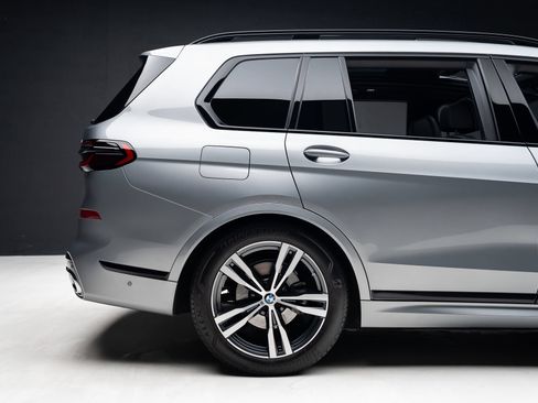 Used 2024 BMW X7 xDrive40i w/ M Sport Package AWD/4WD image 37