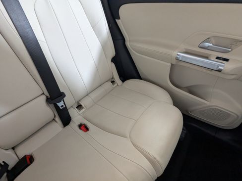 Used 2025 Mercedes-Benz GLB 250 image 15