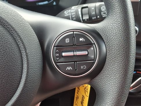 Certified 2025 Kia Soul LX w/ LX Technology Package FWD image 22