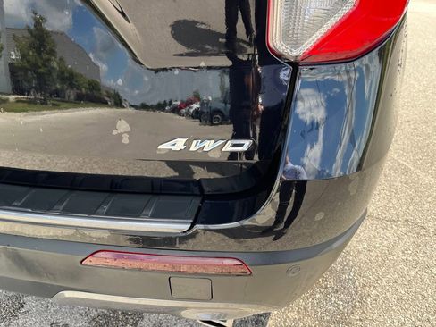 Used 2022 Ford Explorer XLT w/ Equipment Group 202A image 11