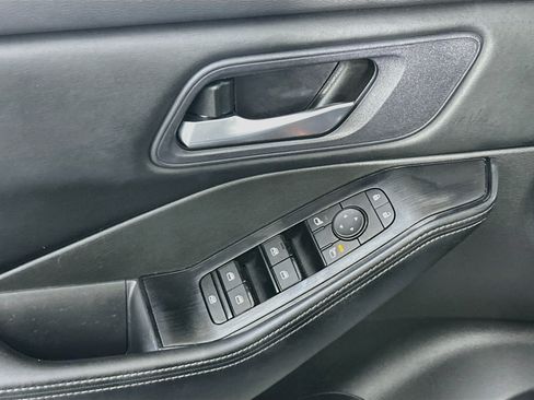 Used 2024 Nissan Rogue SV FWD image 15