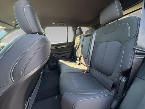 New 2025 Jeep Grand Cherokee Laredo image 5