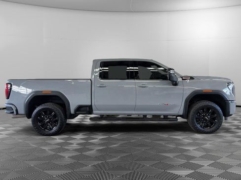 Used 2024 GMC Sierra 3500 AT4 w/ Technology Package AWD/4WD image 4