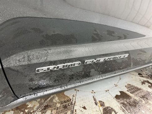 Used 2021 Jeep Grand Cherokee Laredo X image 27