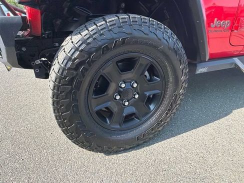 Used 2021 Jeep Gladiator Mojave AWD/4WD image 11