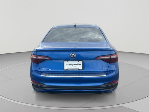 Used 2023 Volkswagen Jetta SE FWD image 4