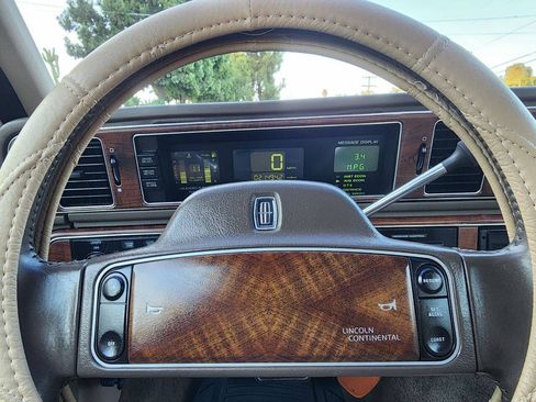 Used 1988 Lincoln Continental Signature FWD image 33