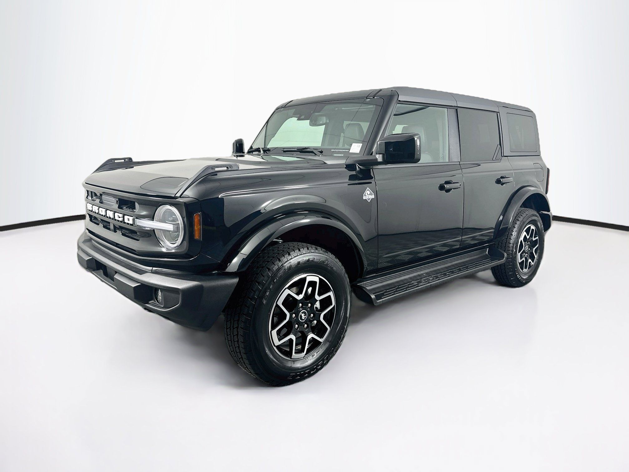 Used 2025 Ford Bronco Outer Banks AWD/4WD image 3