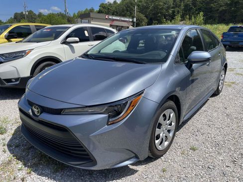Used 2025 Toyota Corolla LE image 4