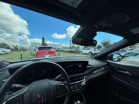 Used 2025 Buick Envista Sport Touring image 33